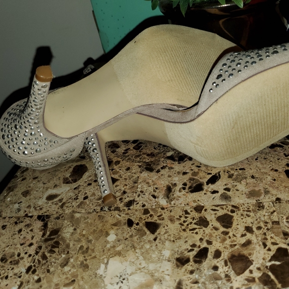 Steve Madden Taupe sparkly Heels. - Picture 4 of 10
